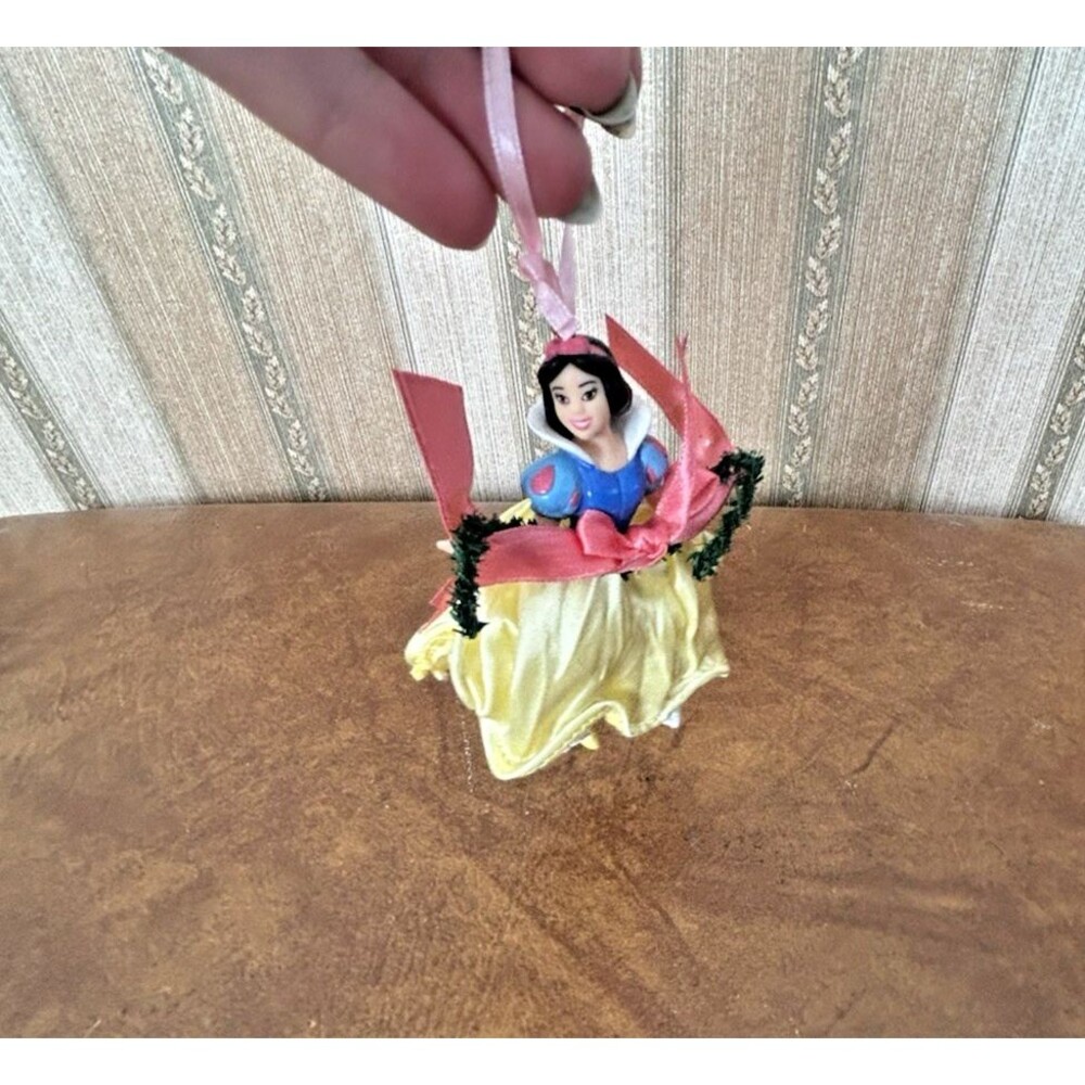 Disney Princess Snow White Holiday Ornament -Disney Classics Coll. by ENESCO vnt